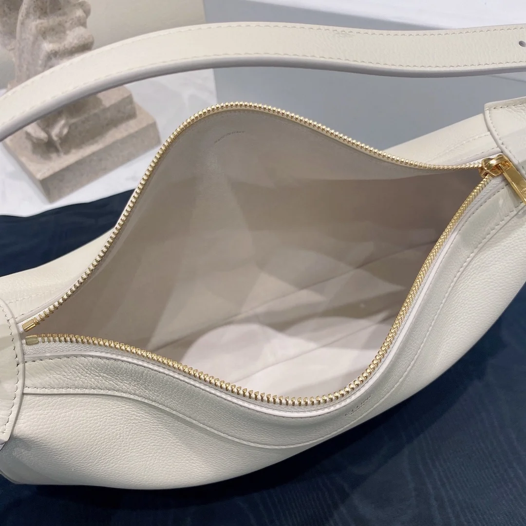 셀린느 미디움 로미 서플 백 화이트