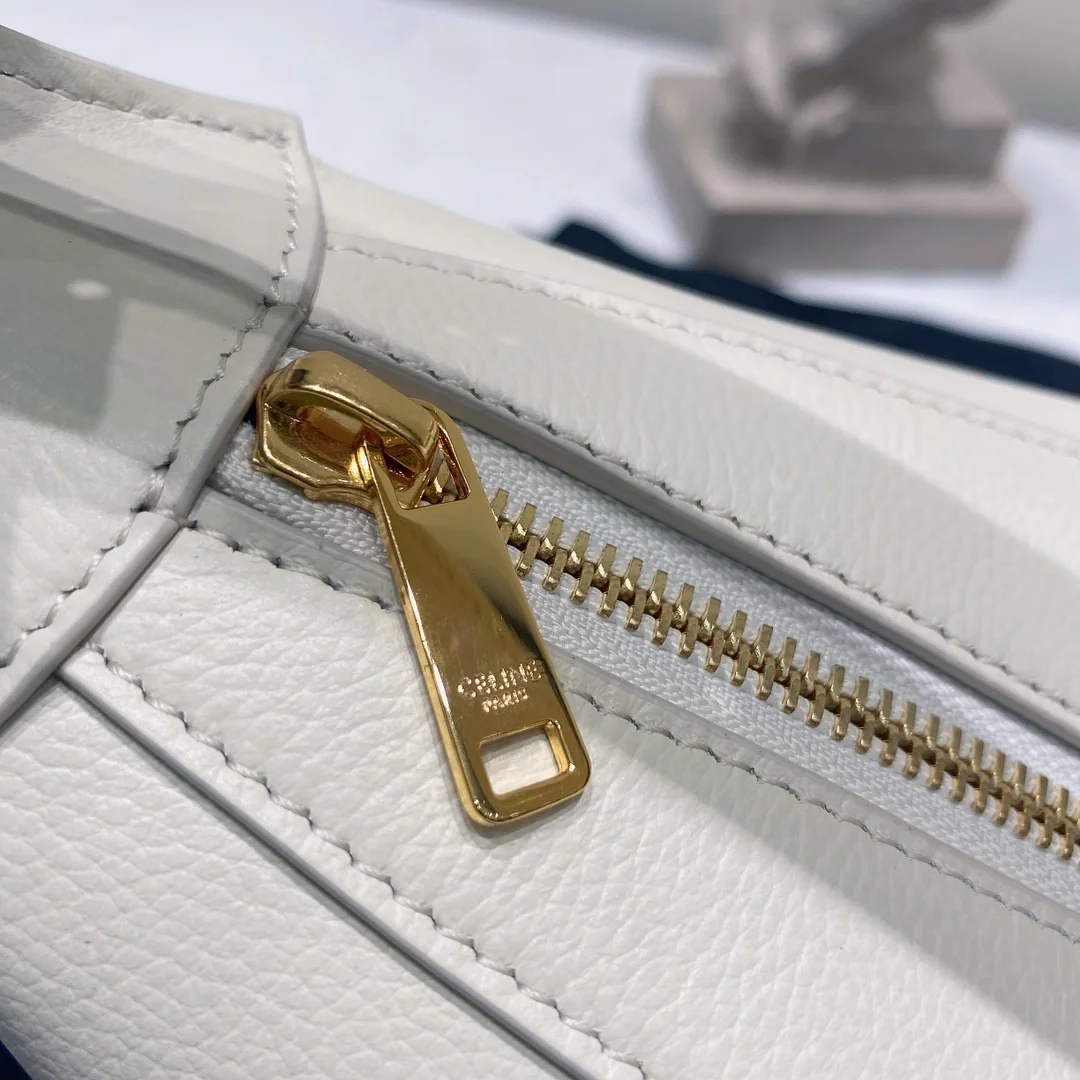 셀린느 미디움 로미 서플 백 화이트