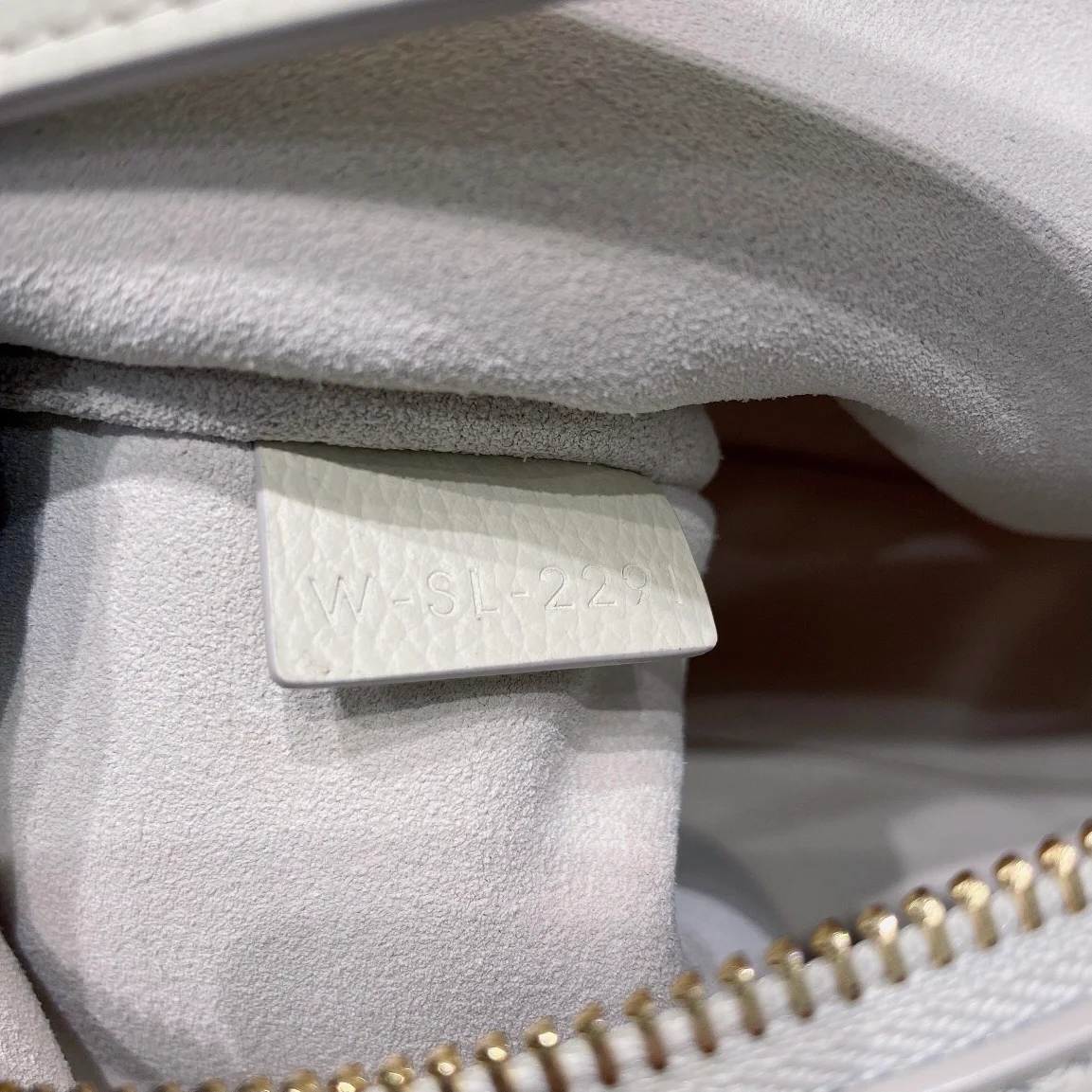 셀린느 미디움 로미 서플 백 화이트