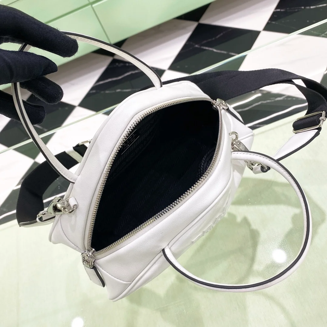 프라다 1BB082 화이트 숄더백