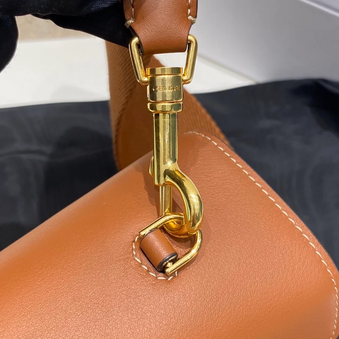 셀린느 틴 소프트 16 백 브라운