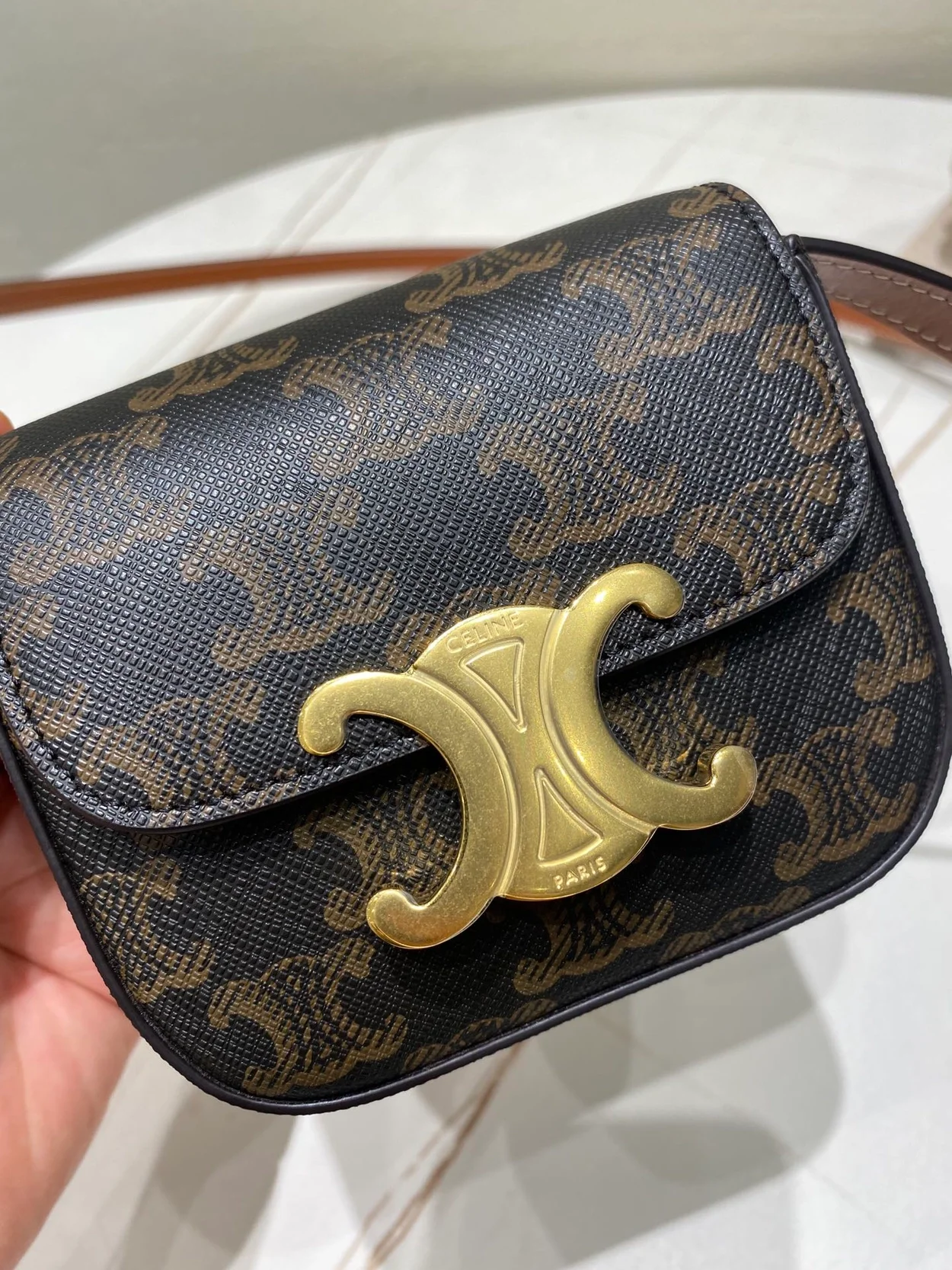 셀린느 미니 클로드 백 탠