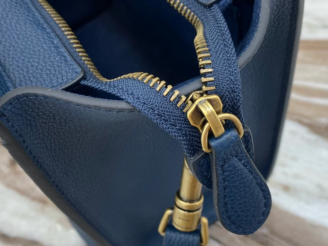 셀린느 나노 러기지백 드럼 카프스킨 골드블루