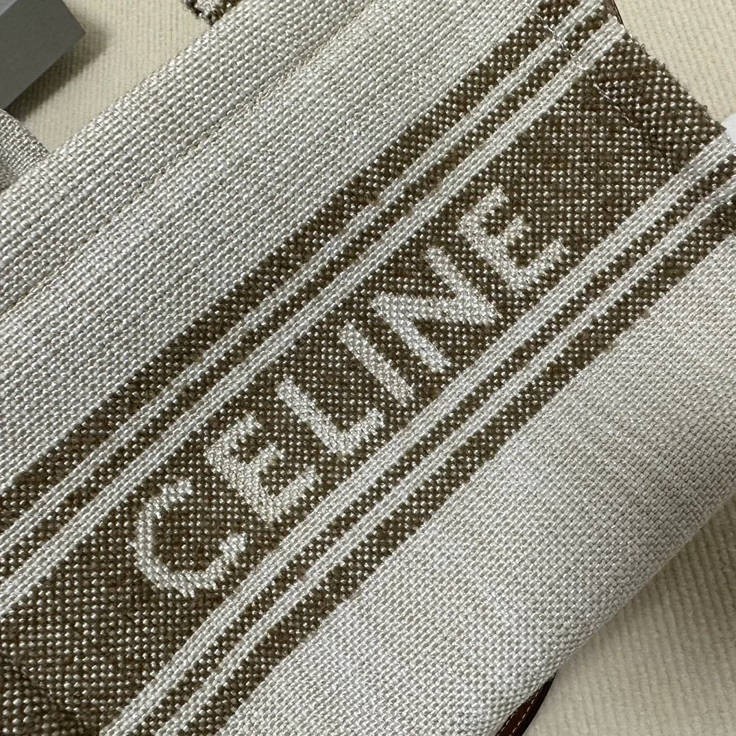 셀린느 스몰 카바스 타이스 타바코 탄