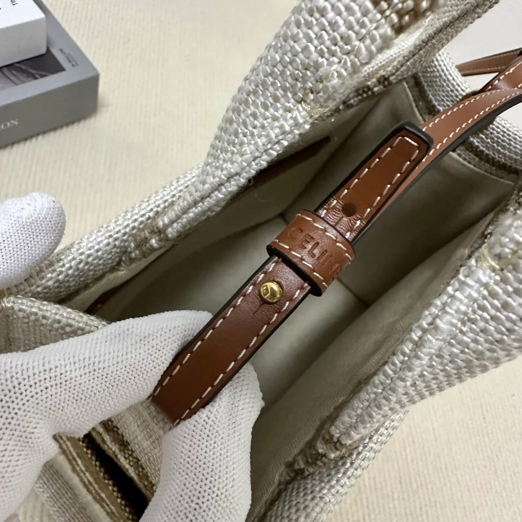 셀린느 스몰 카바스 타이스 타바코 탄