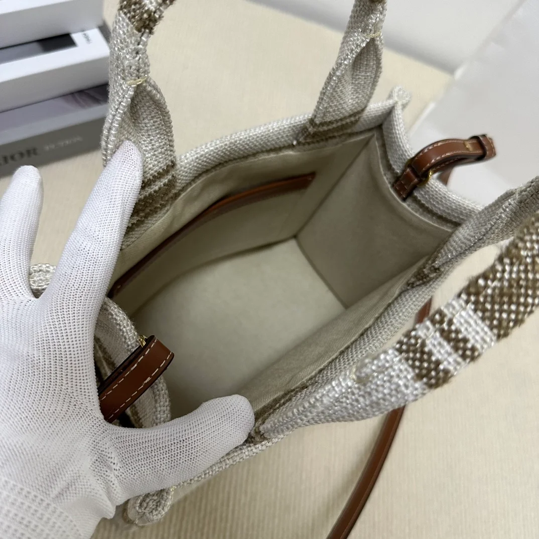 셀린느 스몰 카바스 타이스 타바코 탄