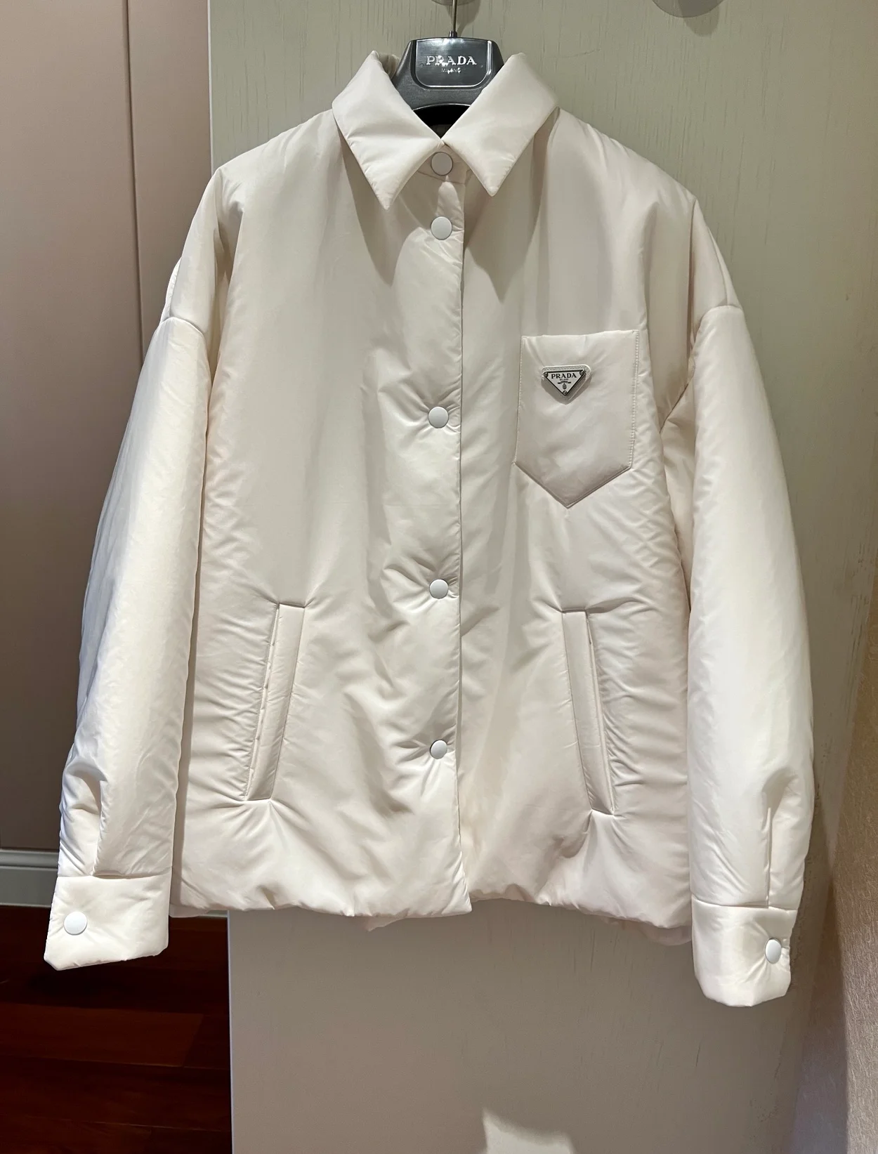 프라다 경량 패딩 자켓