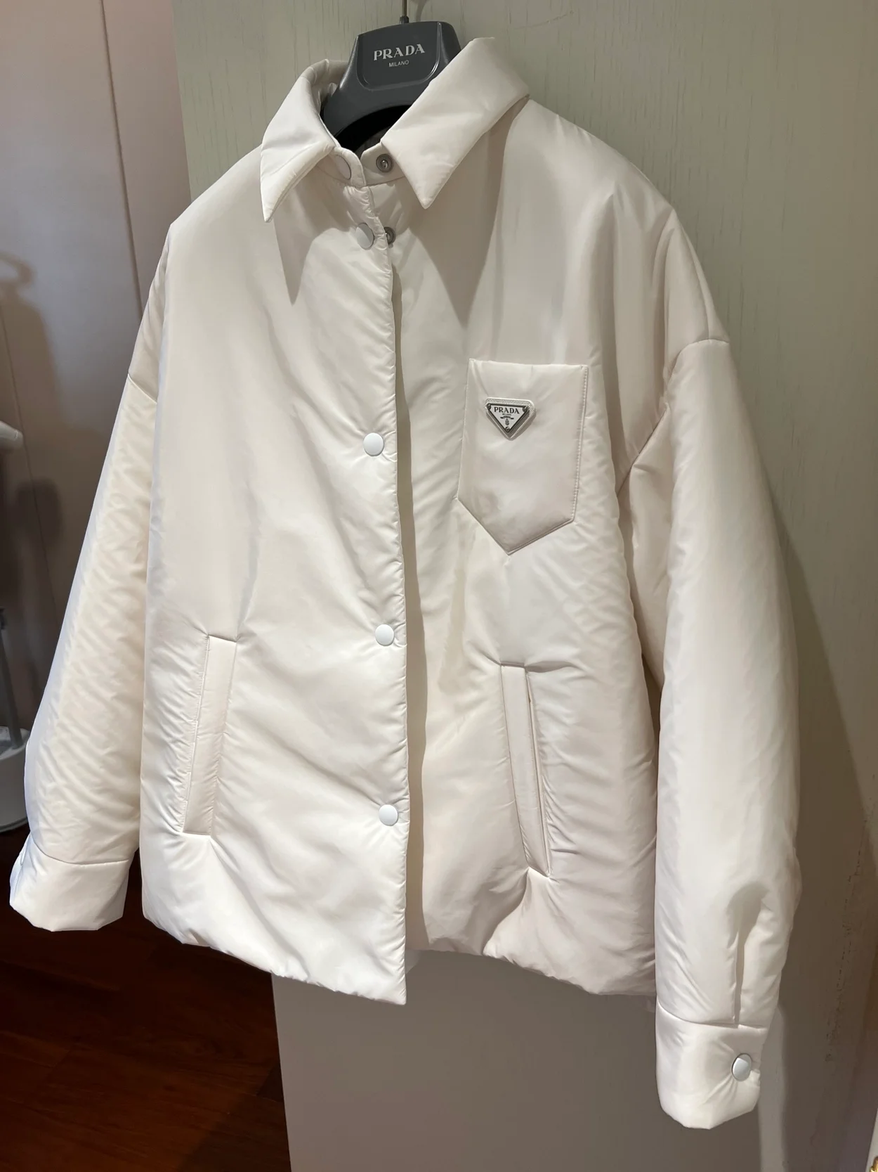 프라다 경량 패딩 자켓