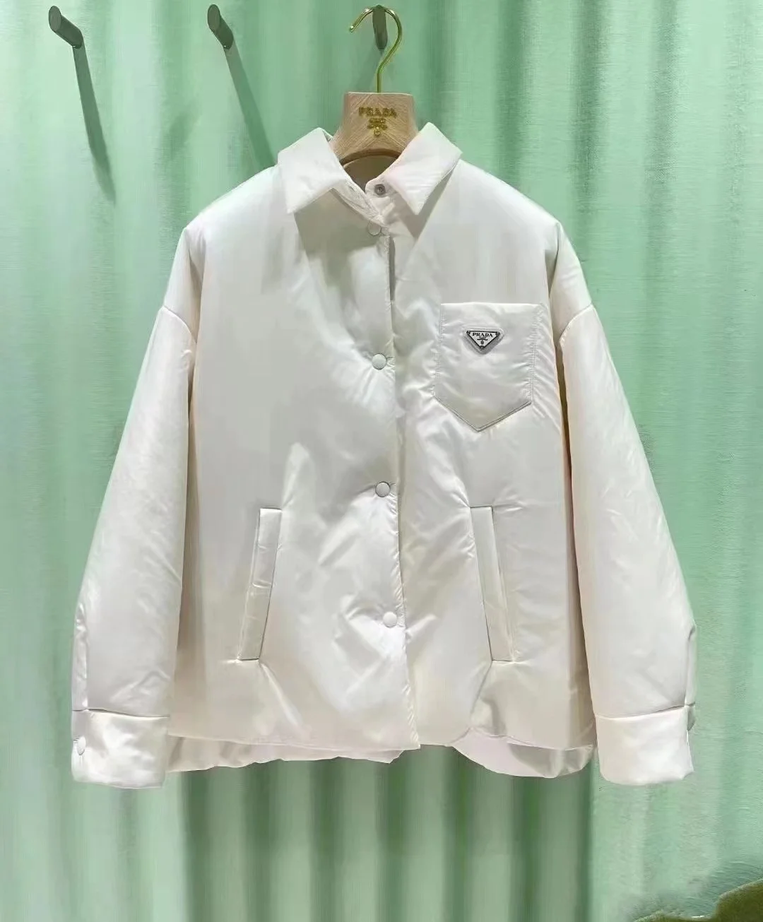 프라다 경량 패딩 자켓