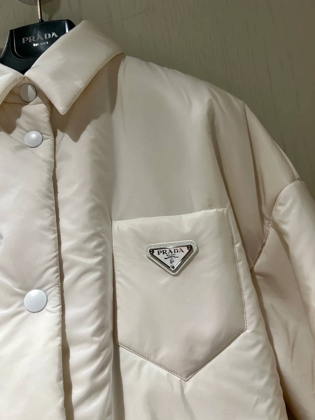 프라다 경량 패딩 자켓