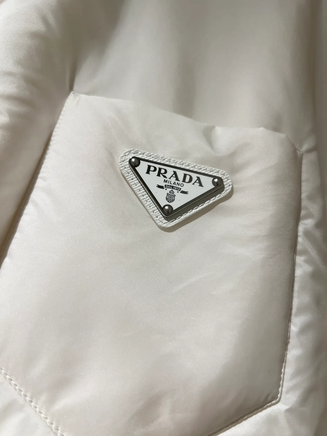 프라다 경량 패딩 자켓