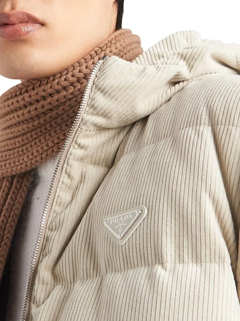 프라다 크롭 코듀로이 다운 패딩 자켓