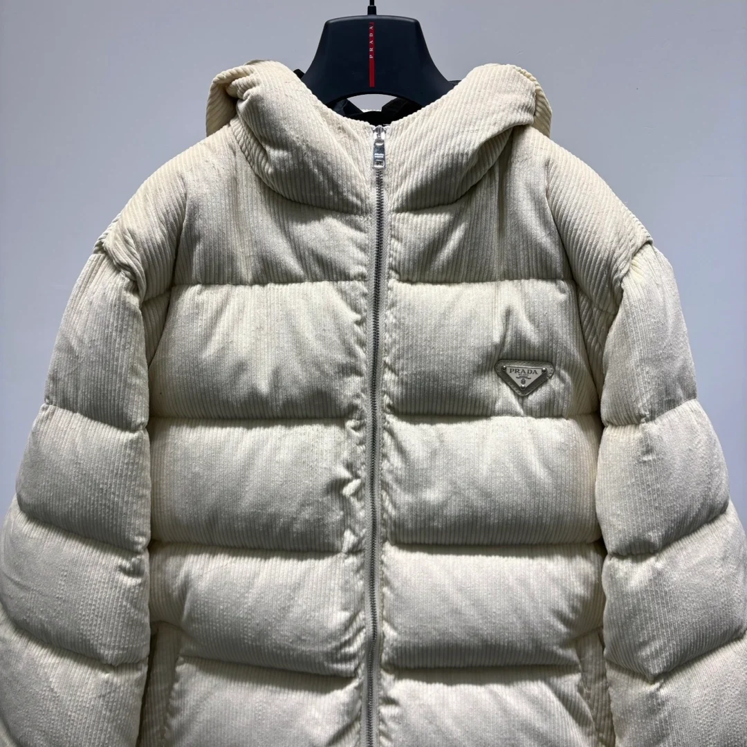 프라다 크롭 코듀로이 다운 패딩 자켓