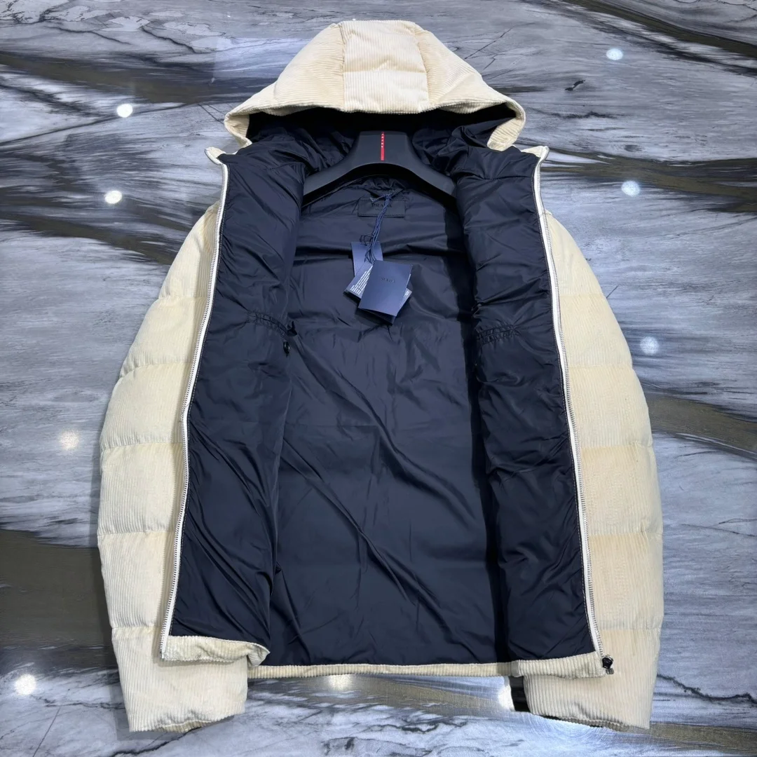 프라다 크롭 코듀로이 다운 패딩 자켓