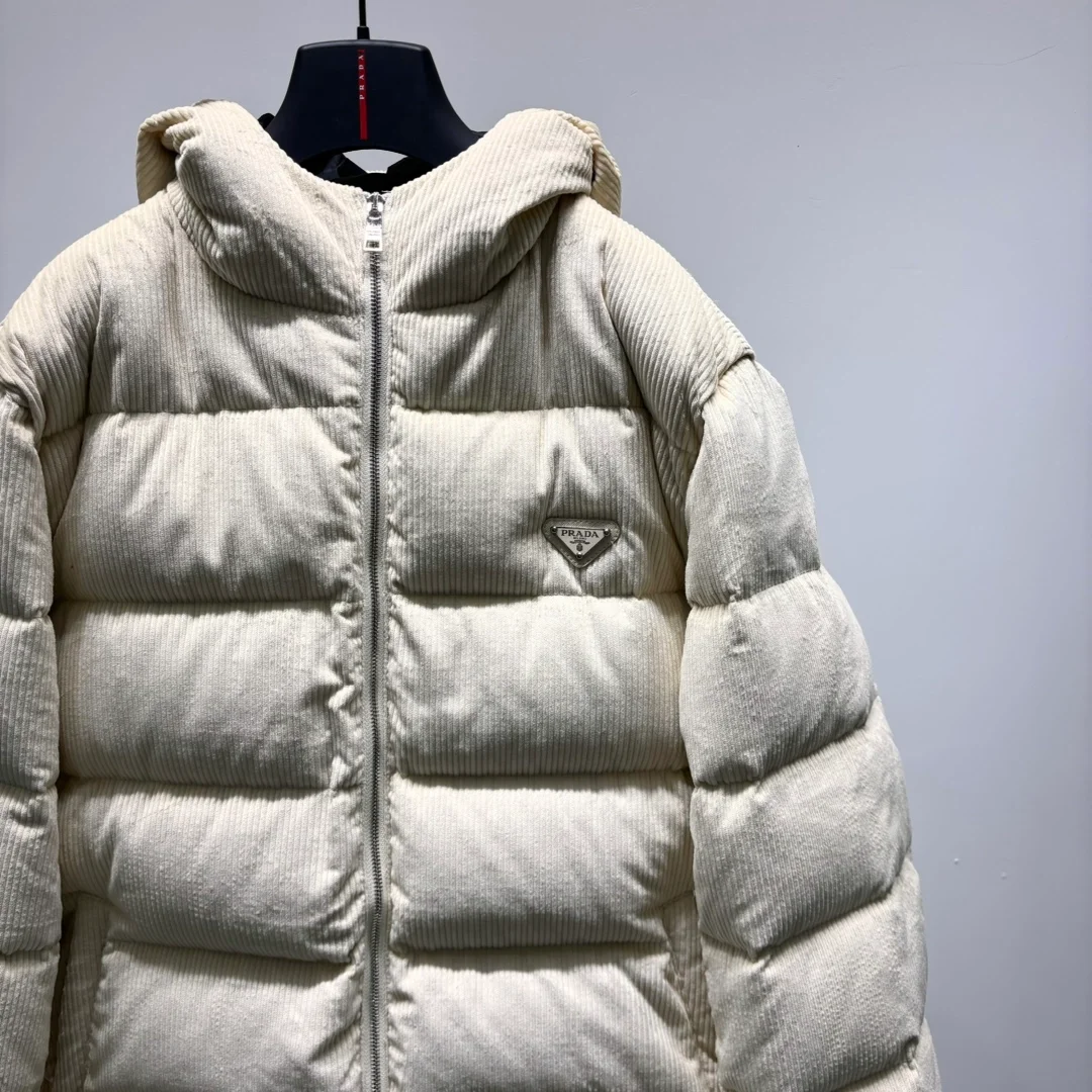 프라다 크롭 코듀로이 다운 패딩 자켓