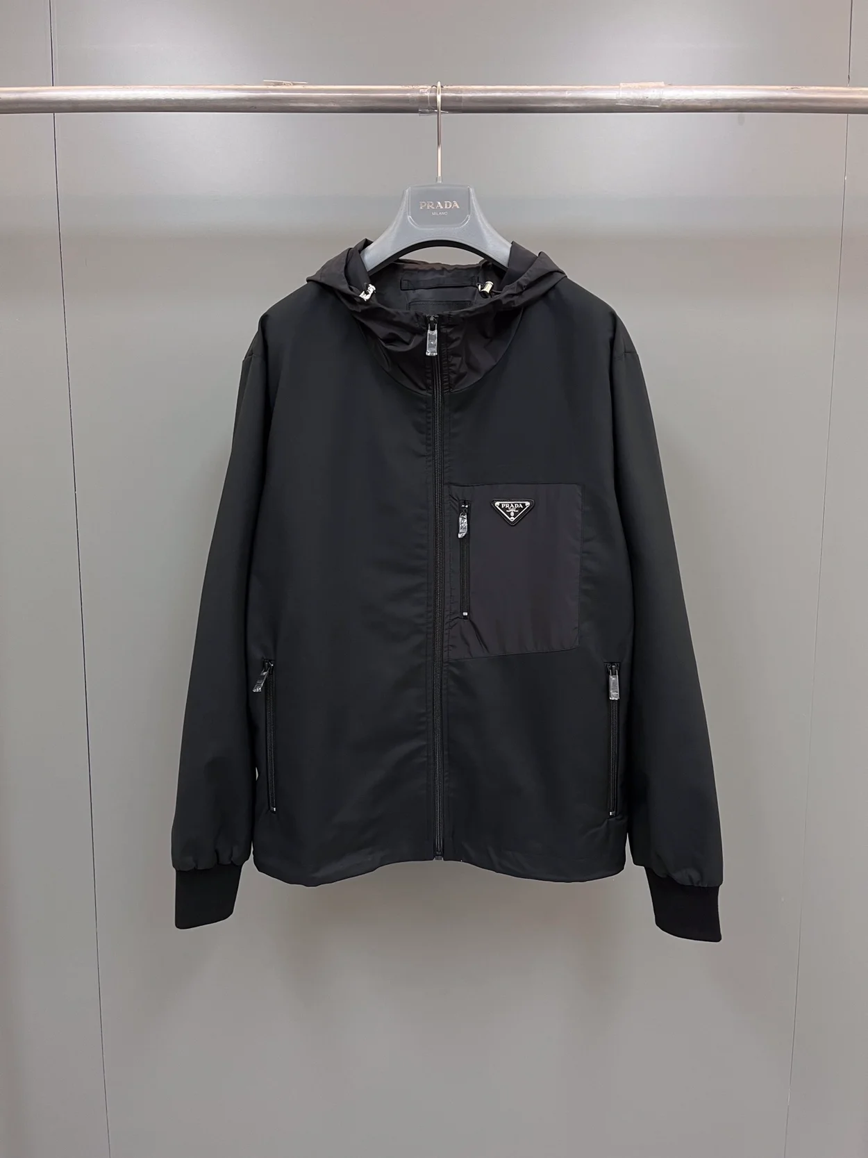 프라다 삼각로고 리나일론 후드 자켓