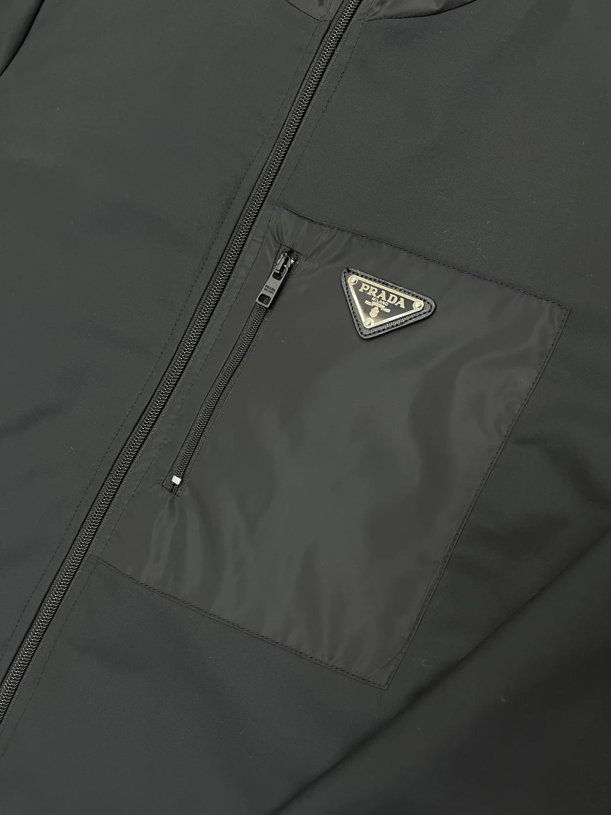 프라다 삼각로고 리나일론 후드 자켓