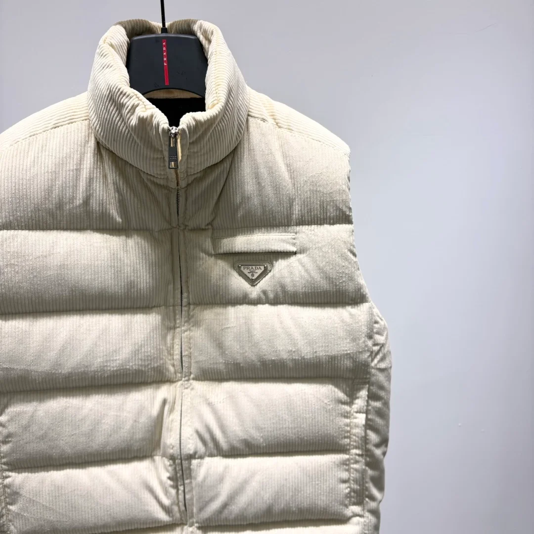 프라다 코듀로이 다운 패딩 베스트 아이보리