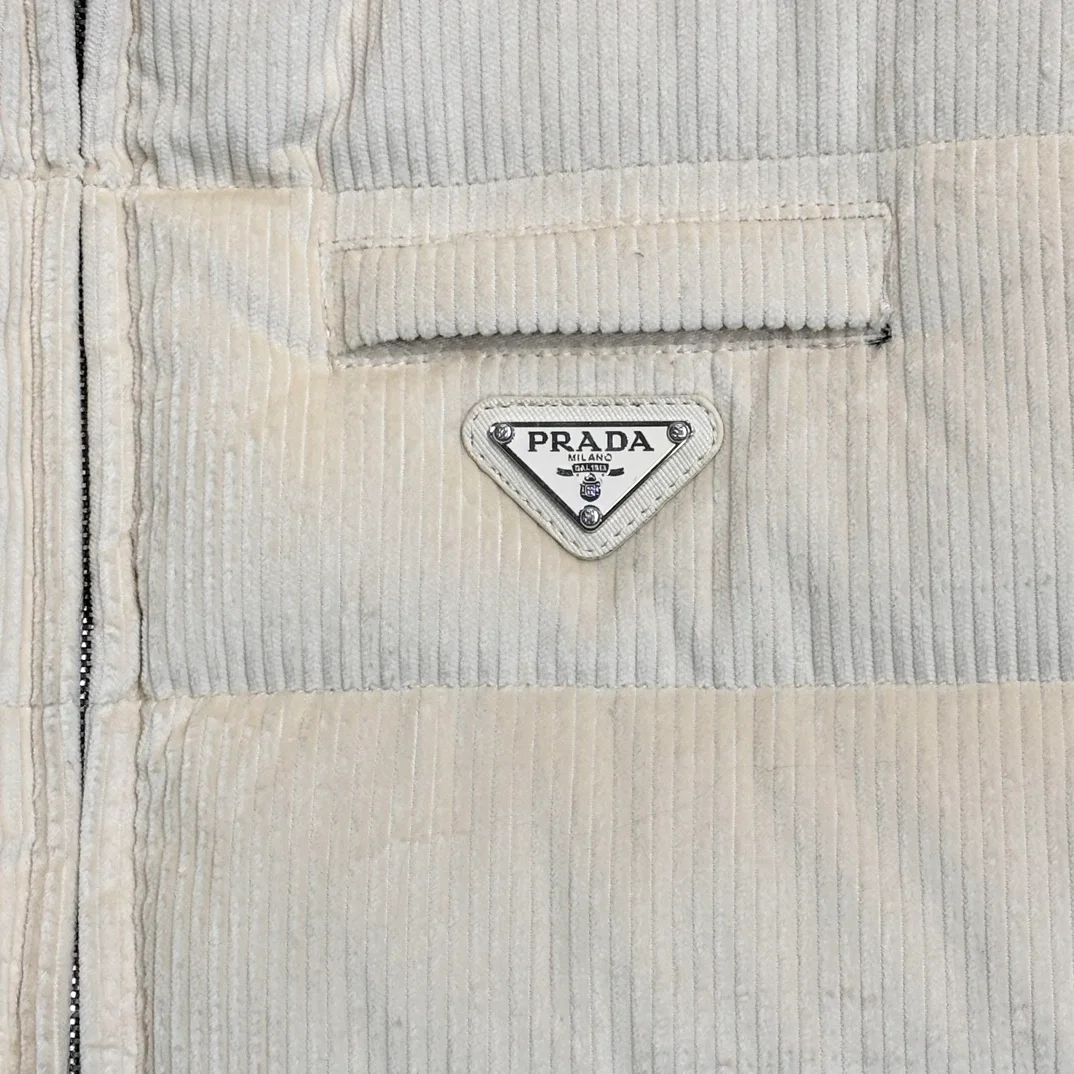 프라다 코듀로이 다운 패딩 베스트 아이보리