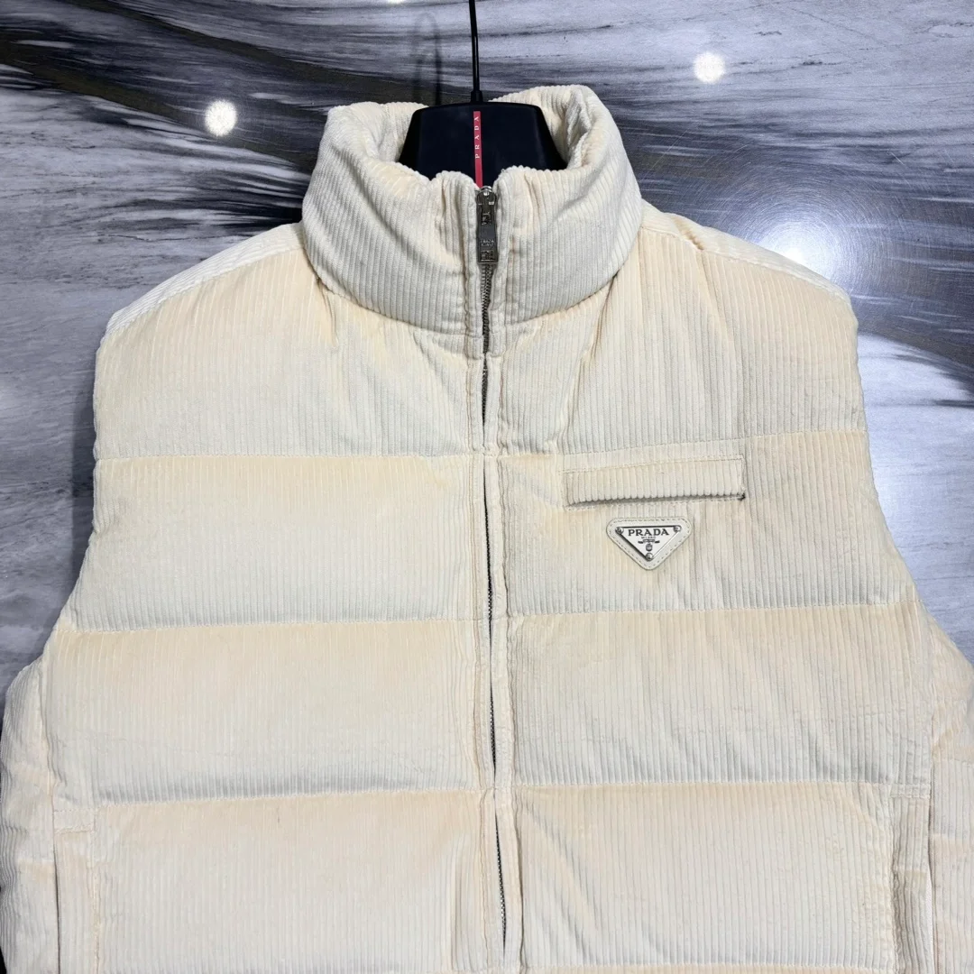 프라다 코듀로이 다운 패딩 베스트 아이보리