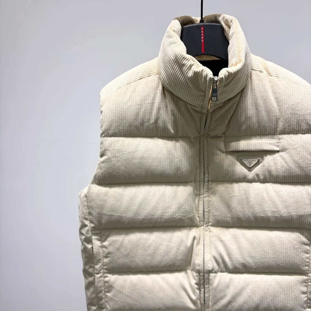 프라다 코듀로이 다운 패딩 베스트 아이보리
