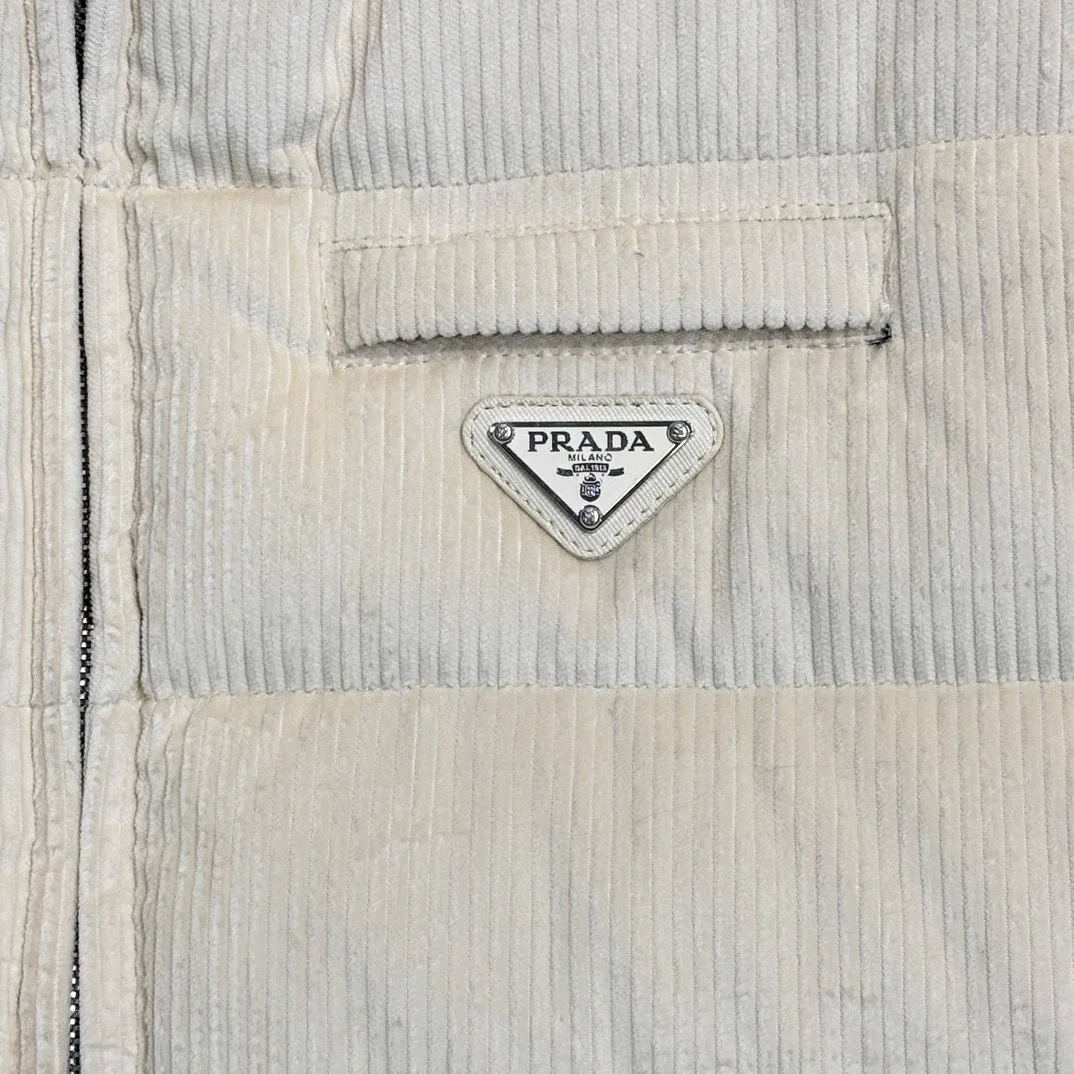 프라다 코듀로이 다운 패딩 베스트 아이보리