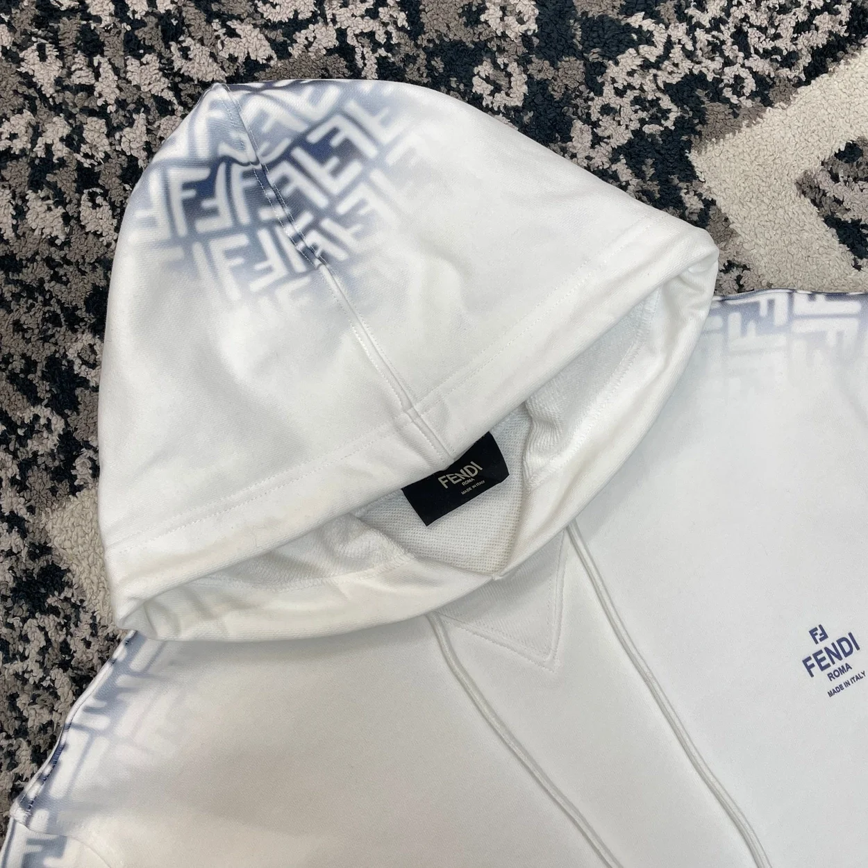 펜디 인서트 프린팅 후드