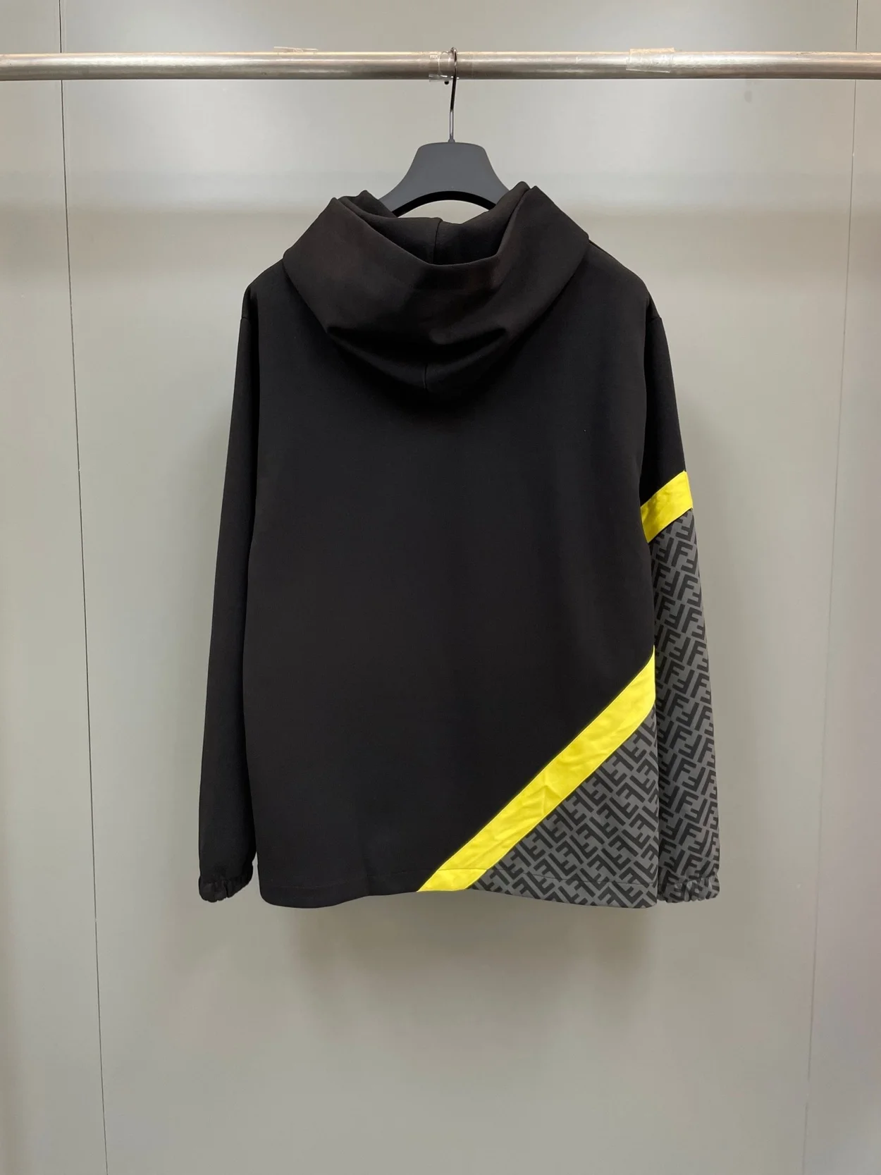 펜디 FF 모노그램 인서드 후드 블랙