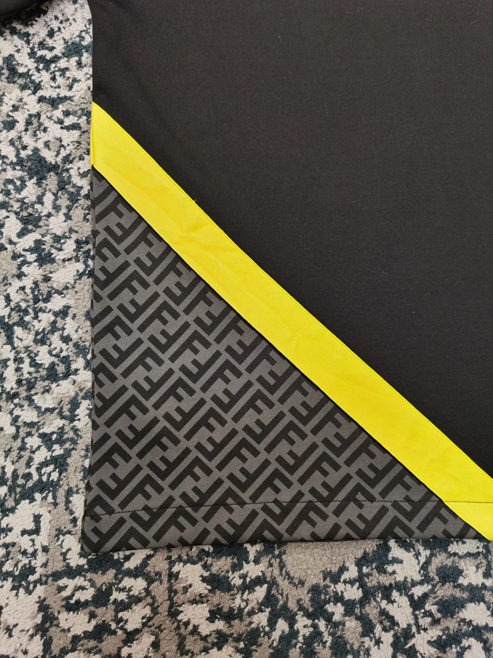 펜디 FF 모노그램 인서드 후드 블랙