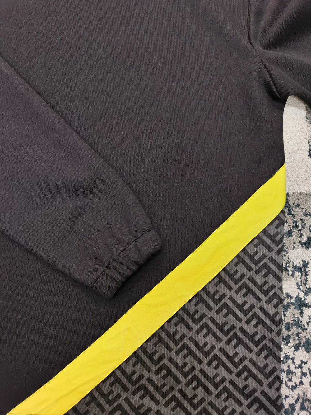 펜디 FF 모노그램 인서드 후드 블랙