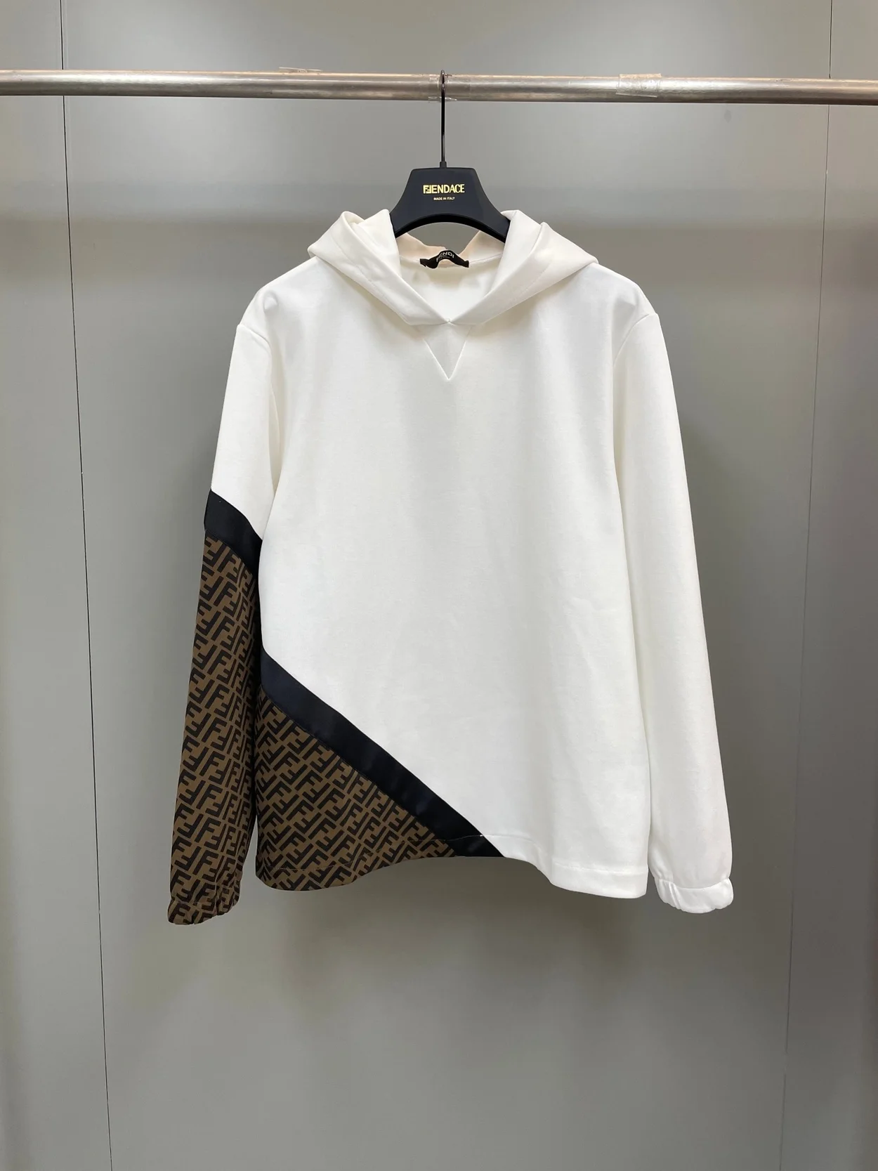 펜디 FF 모노그램 인서드 후드