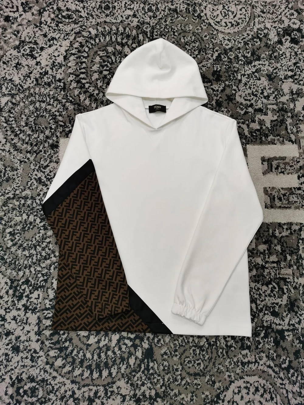 펜디 FF 모노그램 인서드 후드