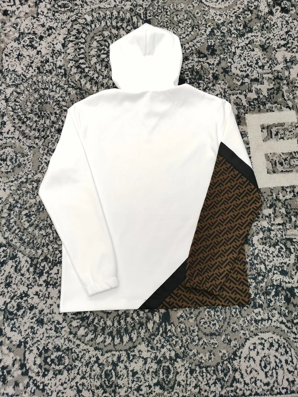 펜디 FF 모노그램 인서드 후드