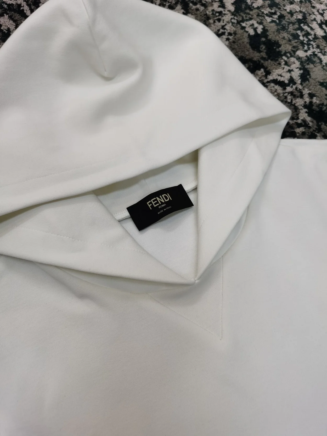 펜디 FF 모노그램 인서드 후드