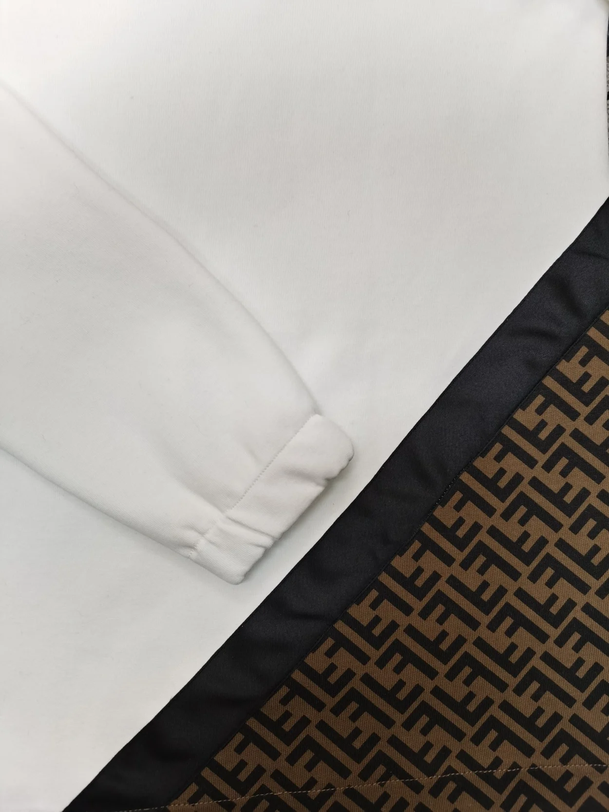 펜디 FF 모노그램 인서드 후드