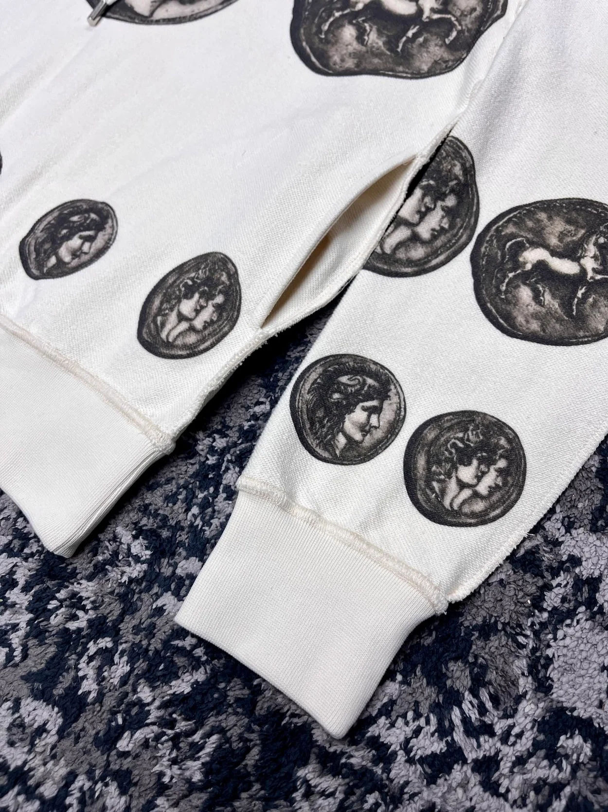 돌체앤가바나 코인 프린트 후드