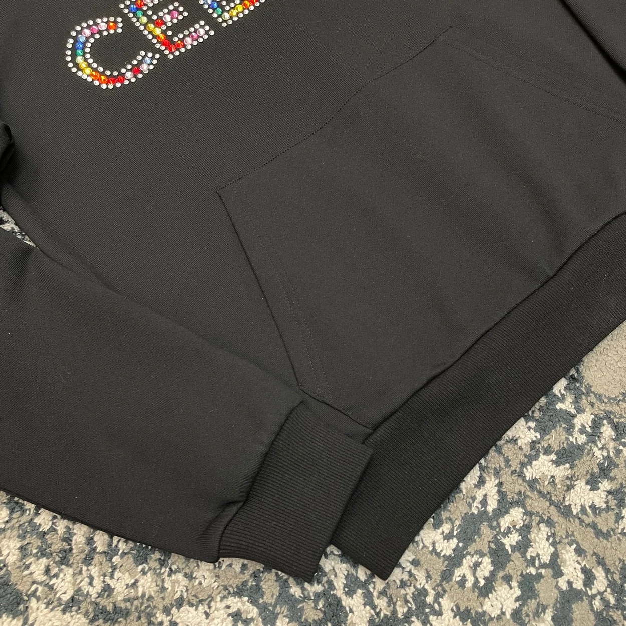 셀린느 블랙 라인스톤 레터링 로고