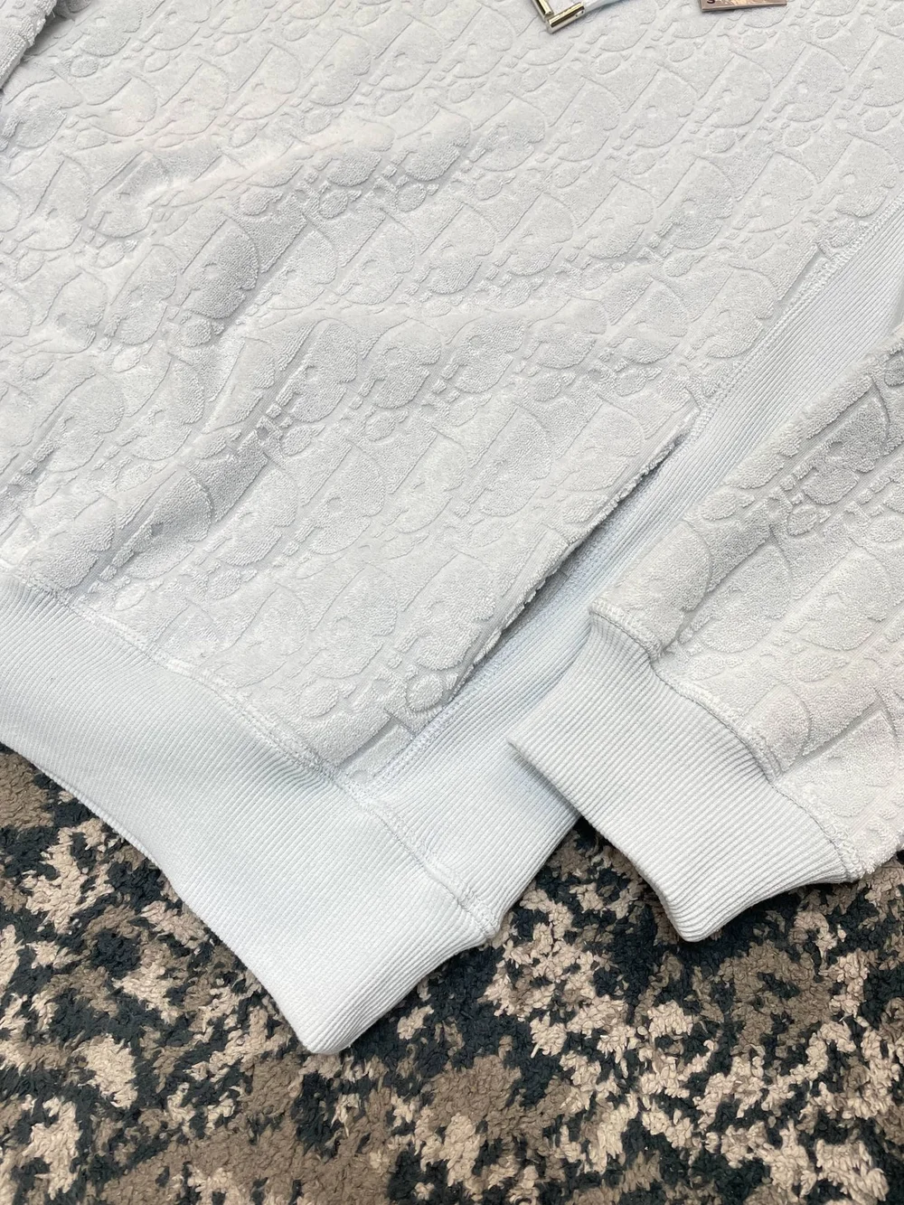 디올 오블리크 후드 스카이