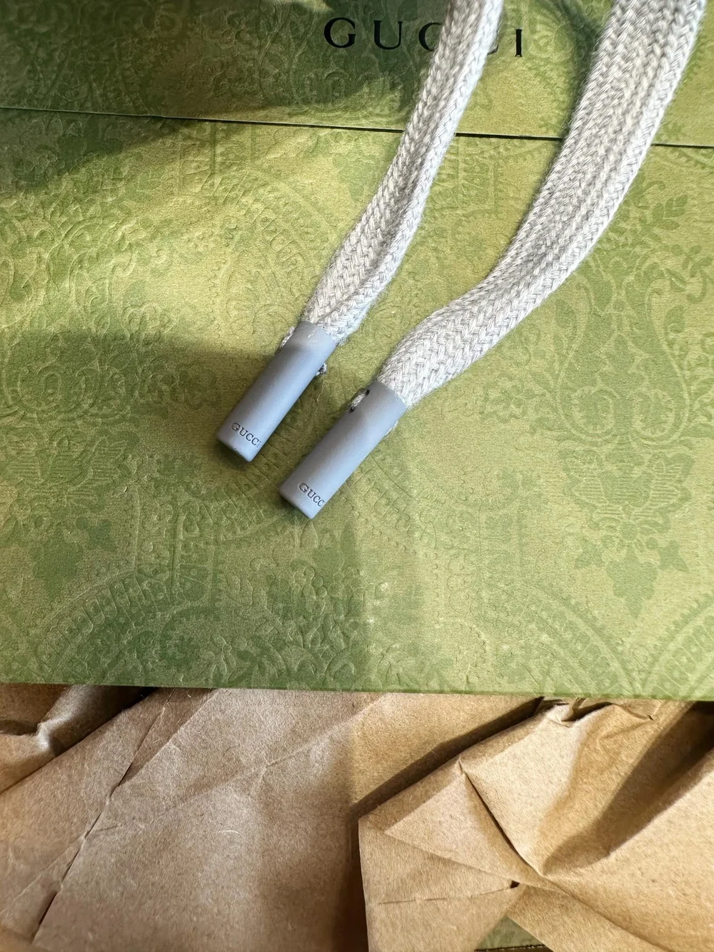 구찌 인터로킹 G 디테일 후드 그레이