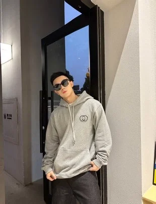 구찌 인터로킹 G 디테일 후드 그레이