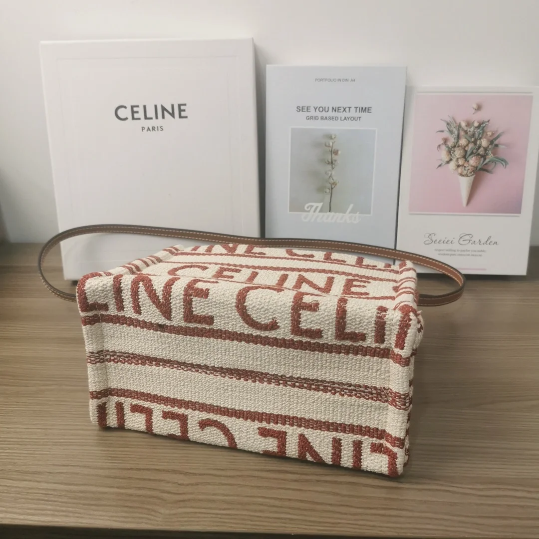 셀린느 스몰 카바스 타이스 텍스타일 올오버 화이트레드