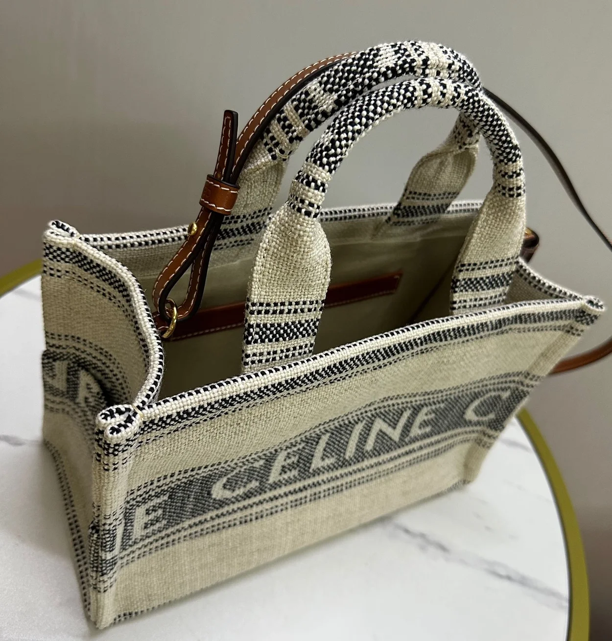 셀린느 스몰 타이스 카바스 화이트블랙