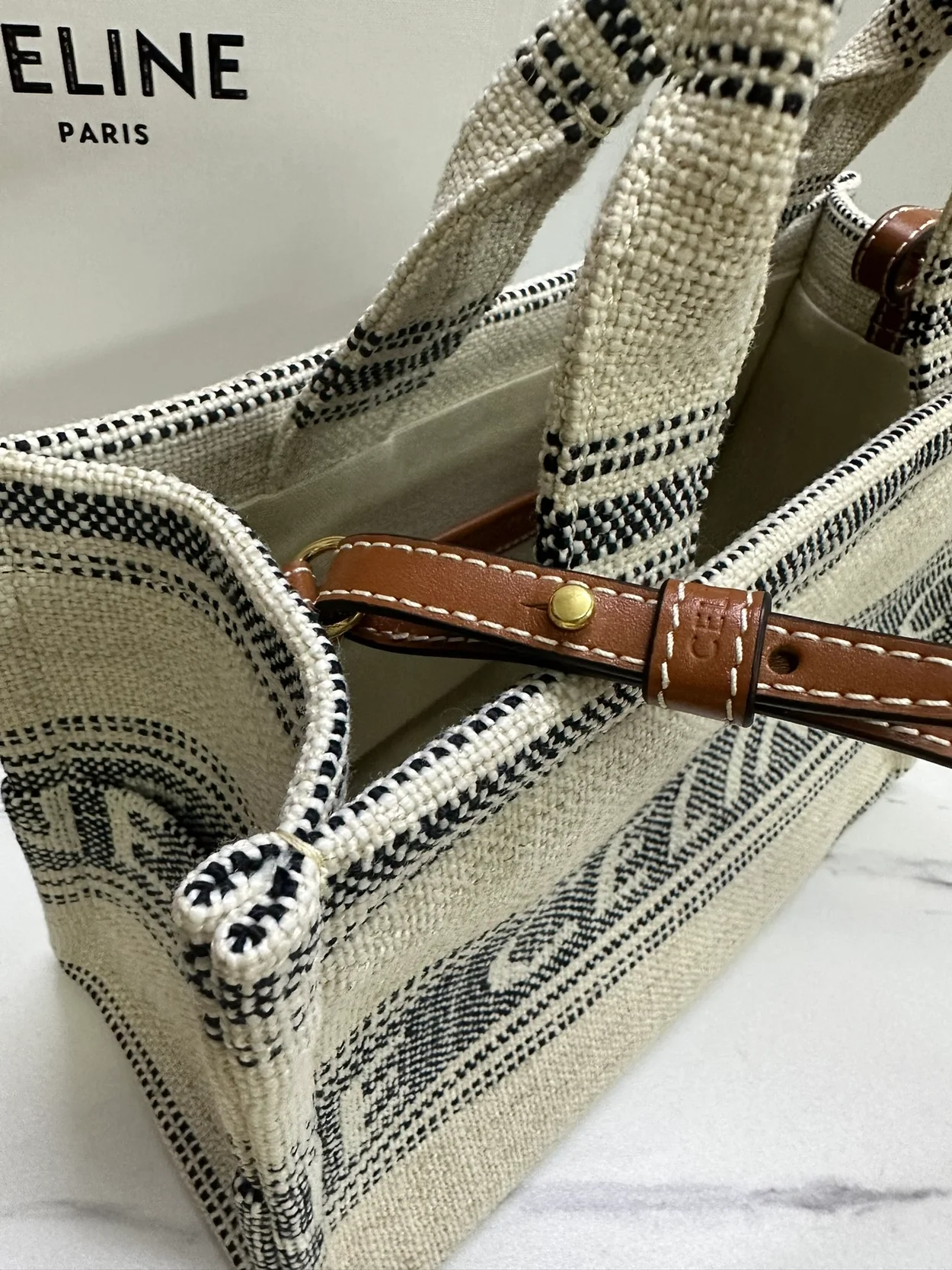 셀린느 스몰 타이스 카바스 화이트블랙