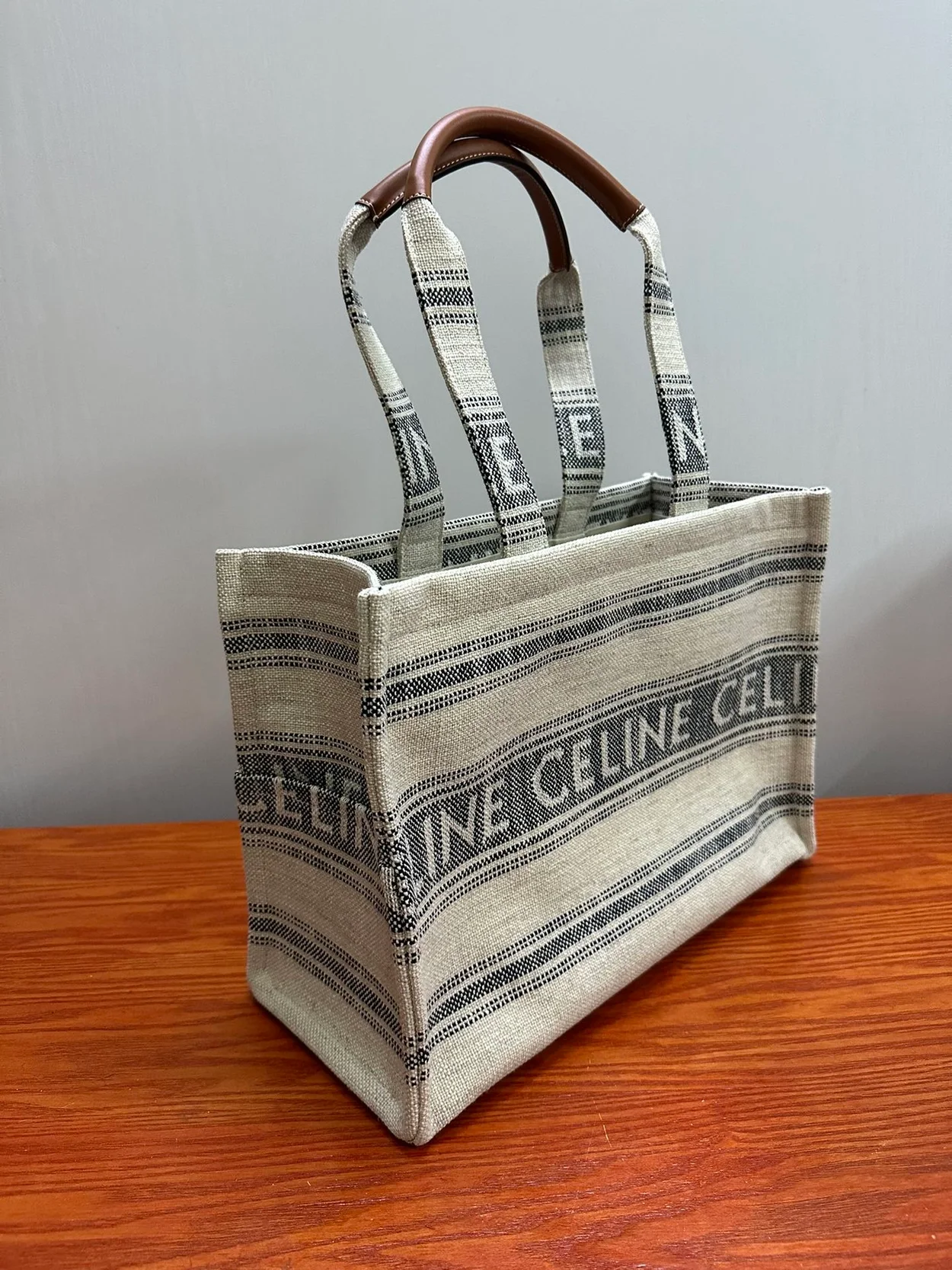 셀린느 라지 타이스 카바스 화이트블랙