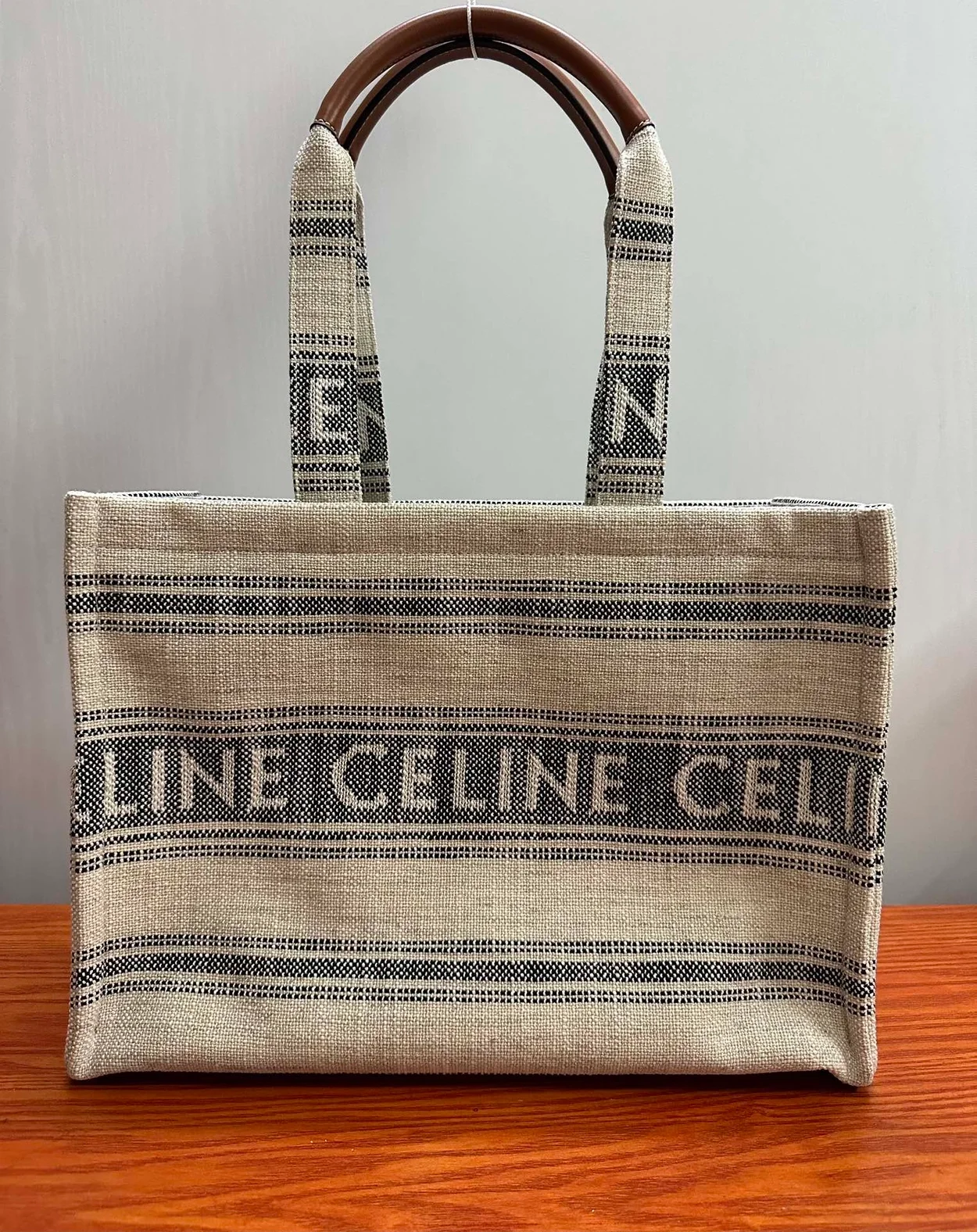 셀린느 라지 타이스 카바스 화이트블랙