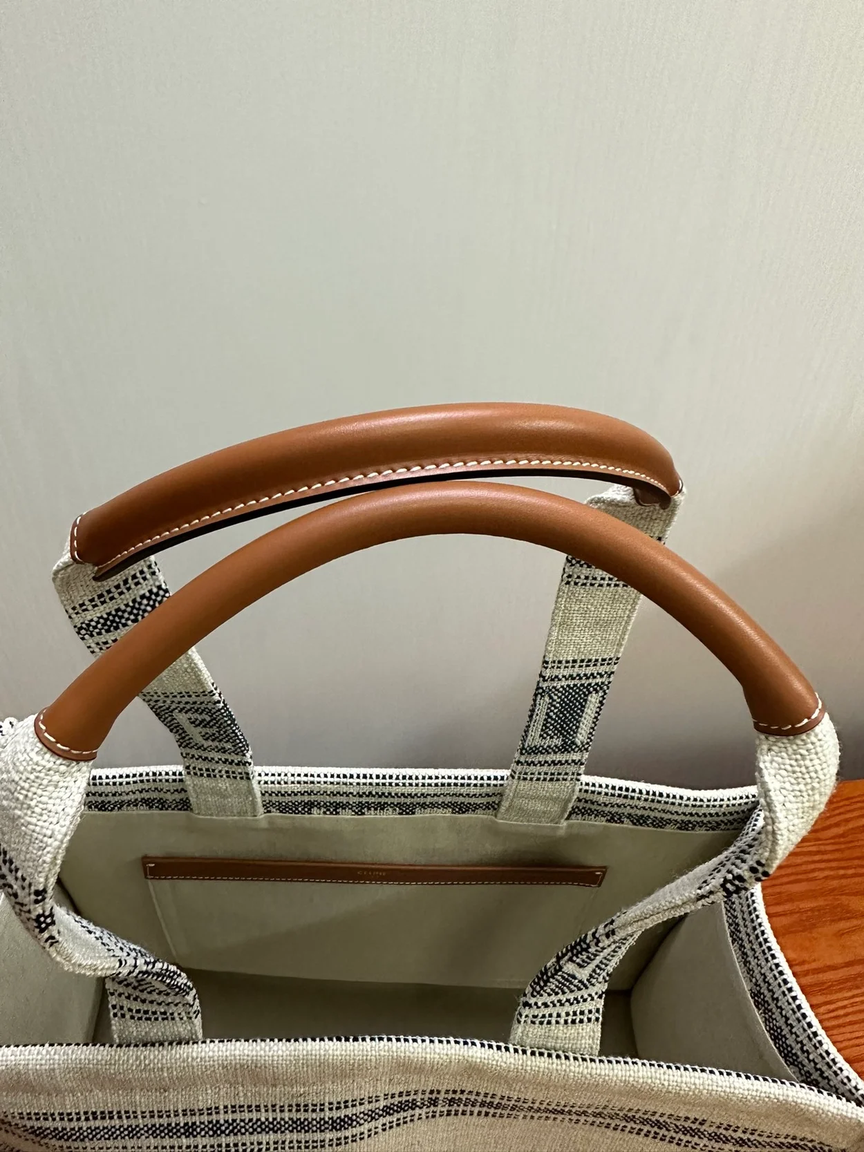 셀린느 라지 타이스 카바스 화이트블랙