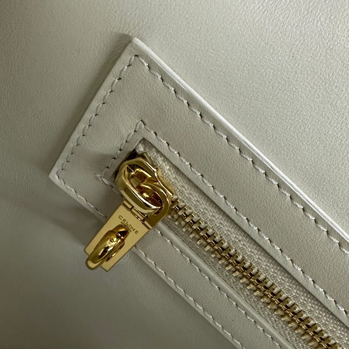 셀린느 카바스 16 백 라임스톤