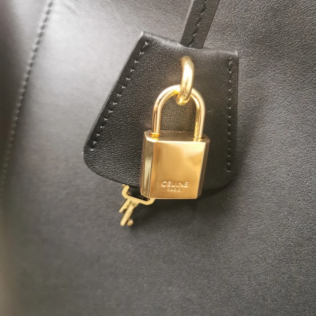 셀린느 카바스 부르주아 백 블랙