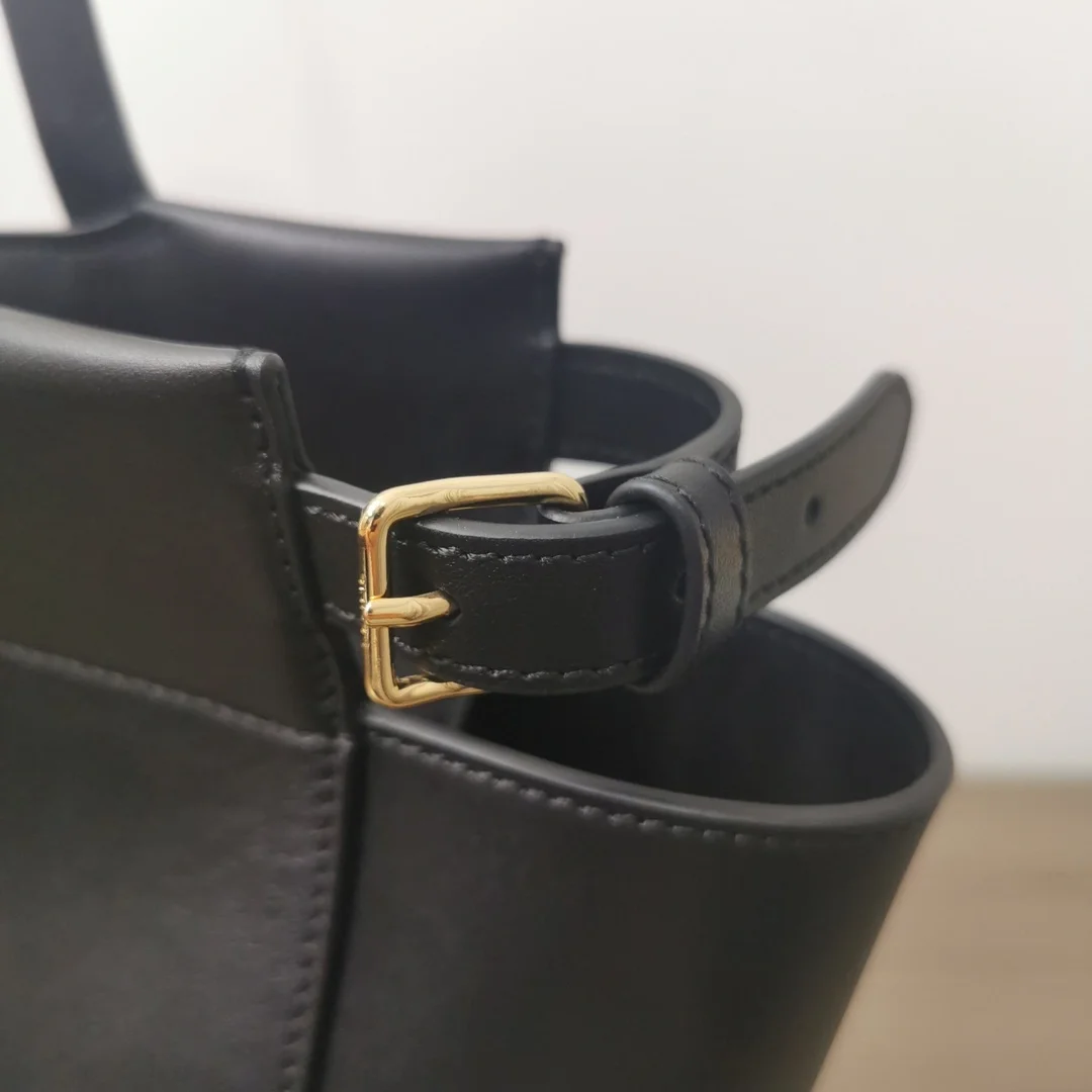 셀린느 카바스 부르주아 백 블랙