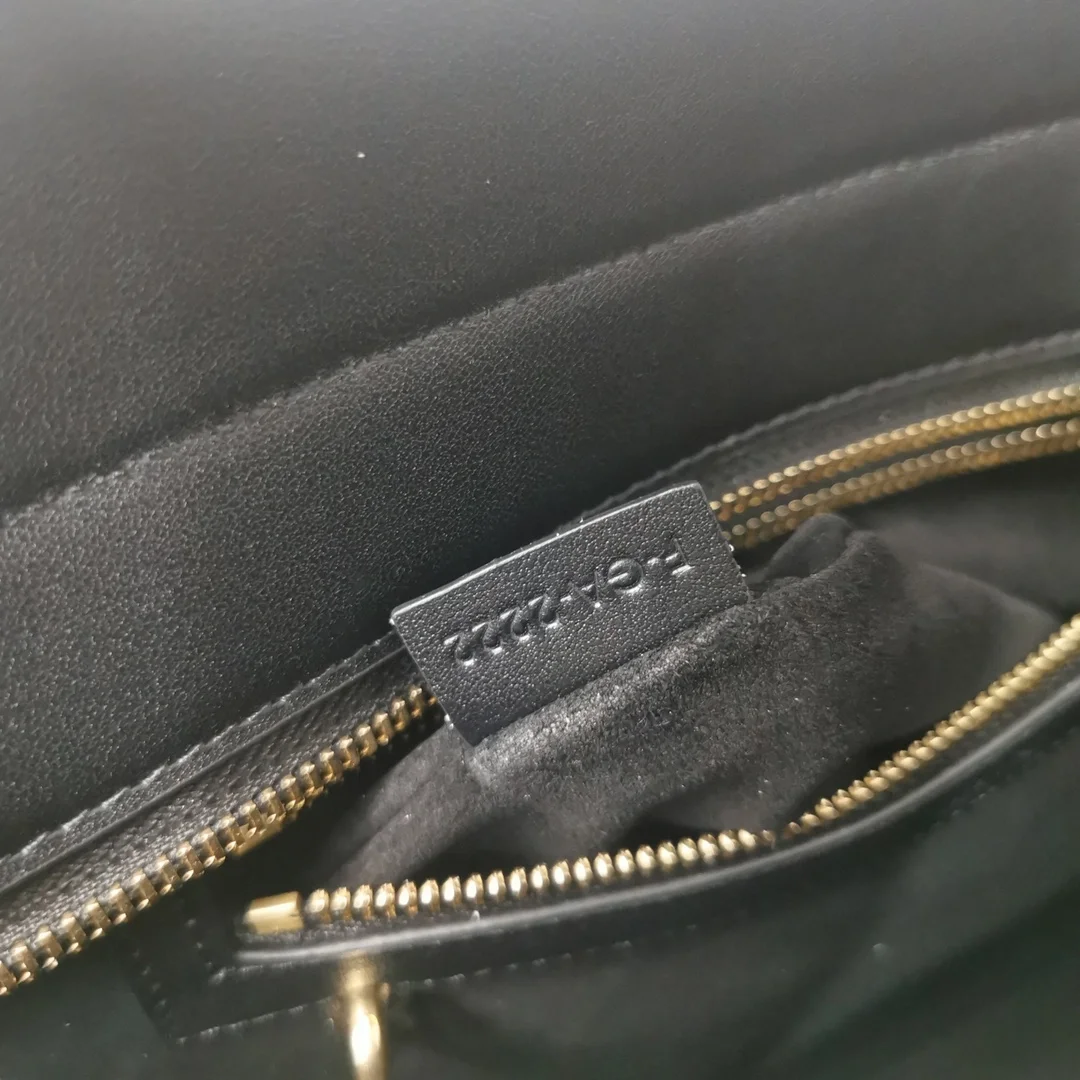 셀린느 카바스 부르주아 백 블랙